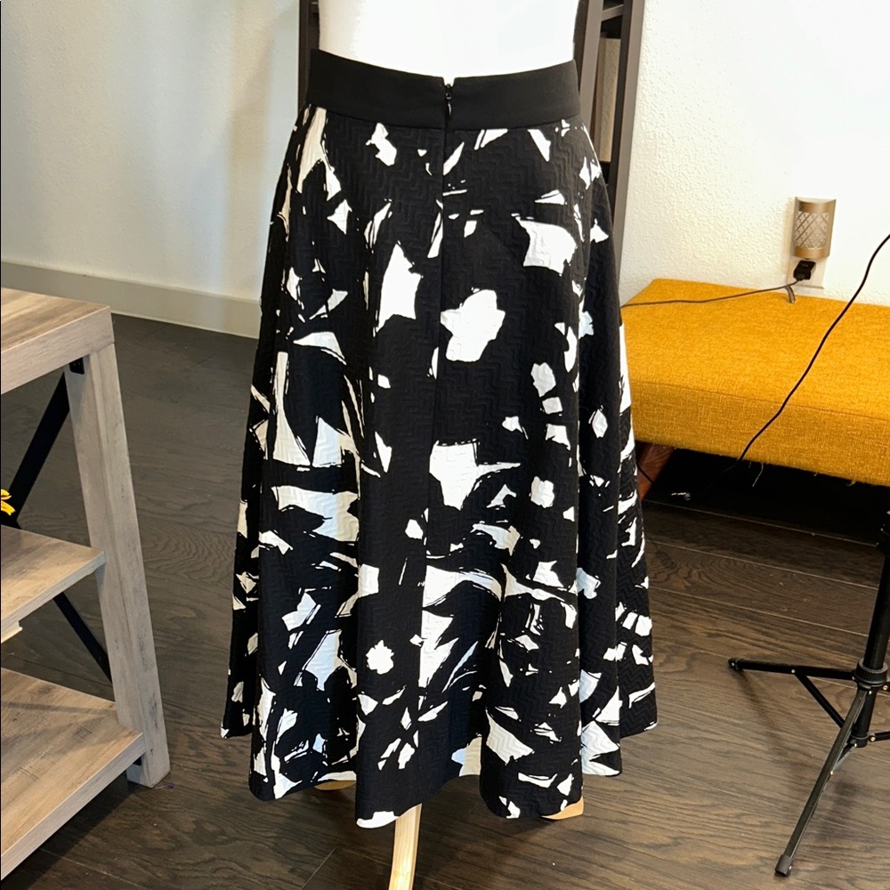 Banana Republic Black and White A-Line Skirt - Picture 3 of 5